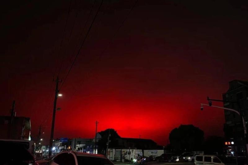 Chalutiers-©-Twitter-my_thoughts_too-Red-sky-in-Zhoushan-China-on-the-evening-of-May-7th-2022