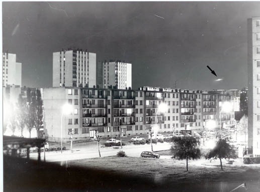 Photo-prise-a-Champigny-94-en-juinjuillet-1978-reflets-dus-au-lampadaire-en-bas-a-gauche-de-la-photo