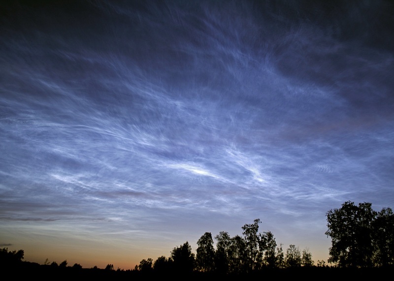 Noctilucent-Clouds-Over-Sweden-P-M-Heden