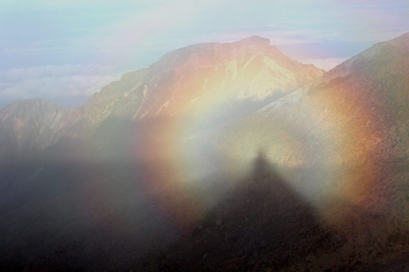 Brocken_spectres_in_Mount_Ontake