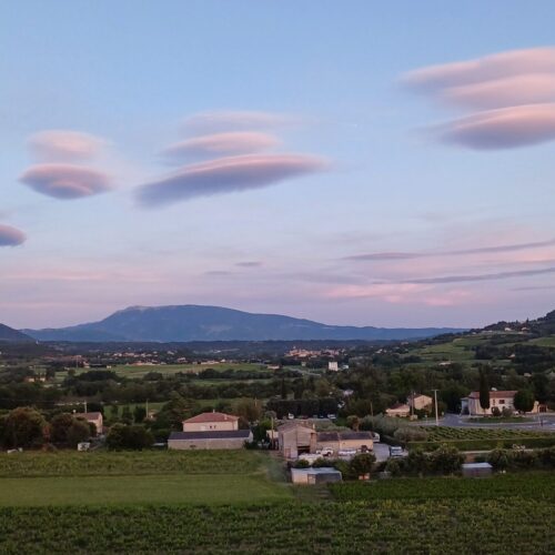 Nuages lenticulaires au dessus du Mont Ventoux 24/05/2025 Nuages lenticulaires au dessus du Mont Ventoux 24/05/2025